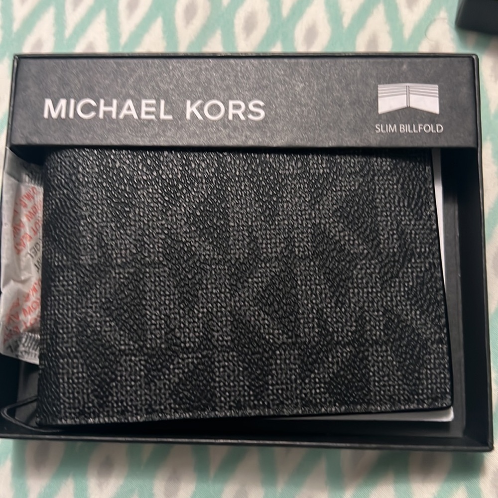Mk men slim billfold wallet